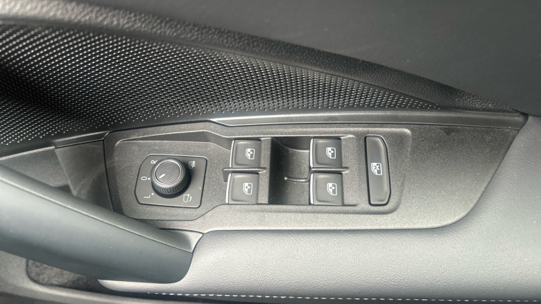 Volkswagen Tayron 2.0 TDI Elegance 5dr DSG7 [7 Seat] Diesel Estate